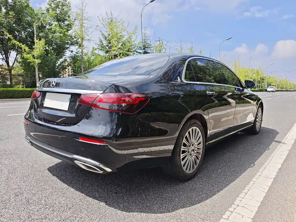 Mercedes-Benz E-Class — миниатюра 3