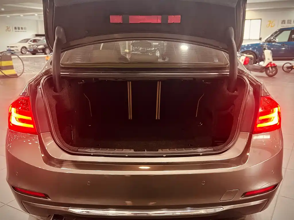 BMW 3 Series — миниатюра 17