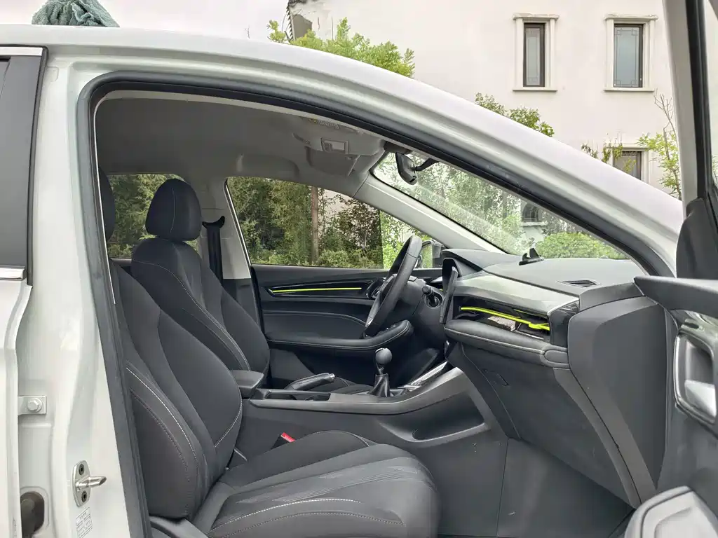 Roewe i5 — миниатюра 10