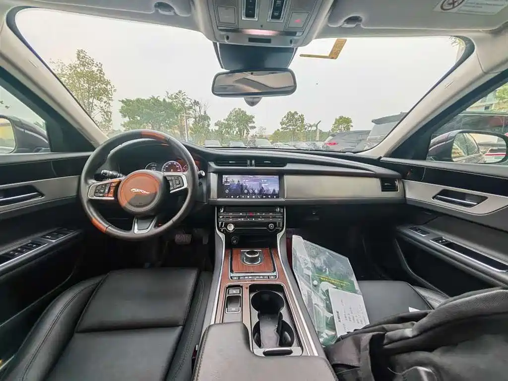 Jaguar XFL — миниатюра 5