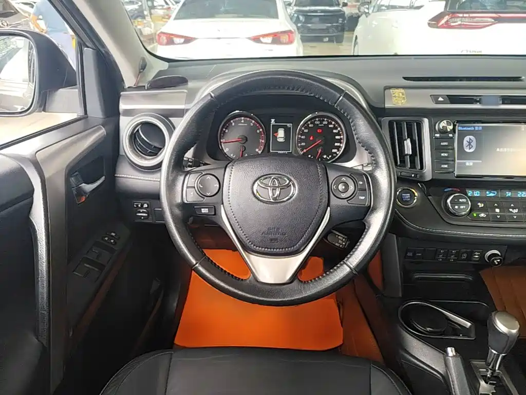 Toyota RAV4 — миниатюра 11
