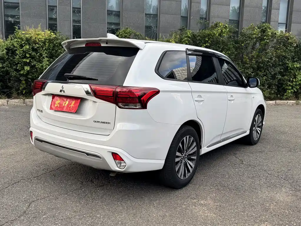 Mitsubishi Outlander — миниатюра 4