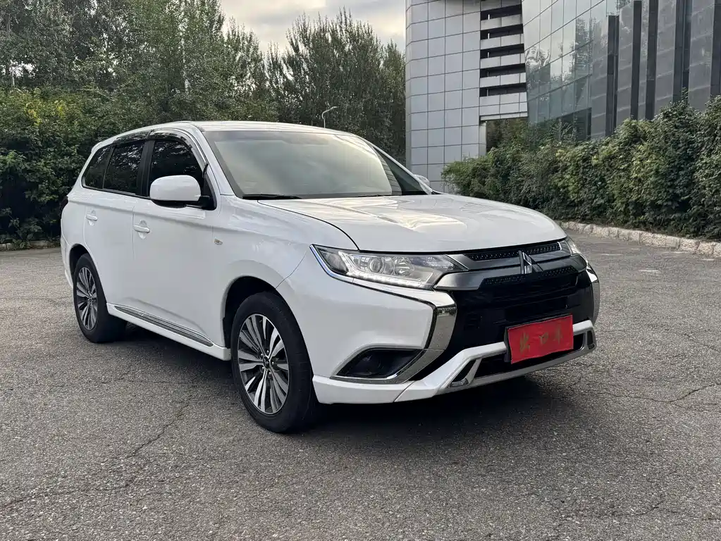 Mitsubishi Outlander — миниатюра 2