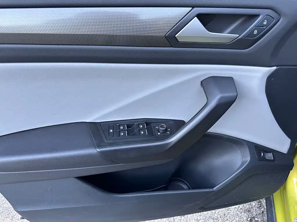 VOLKSWAGEN T ROC EXPLORING SONGS