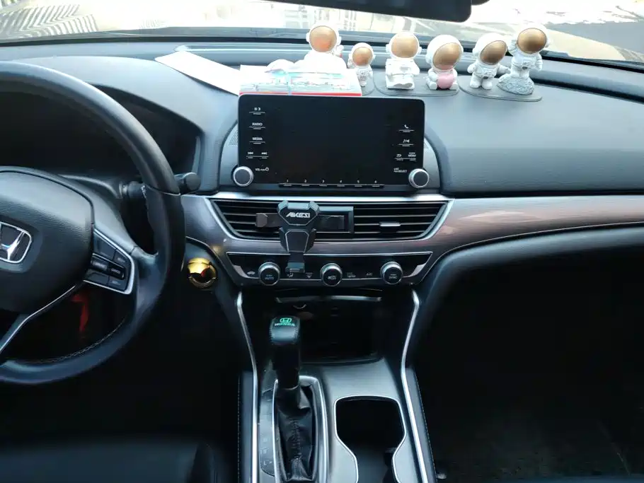 Honda Accord — миниатюра 13