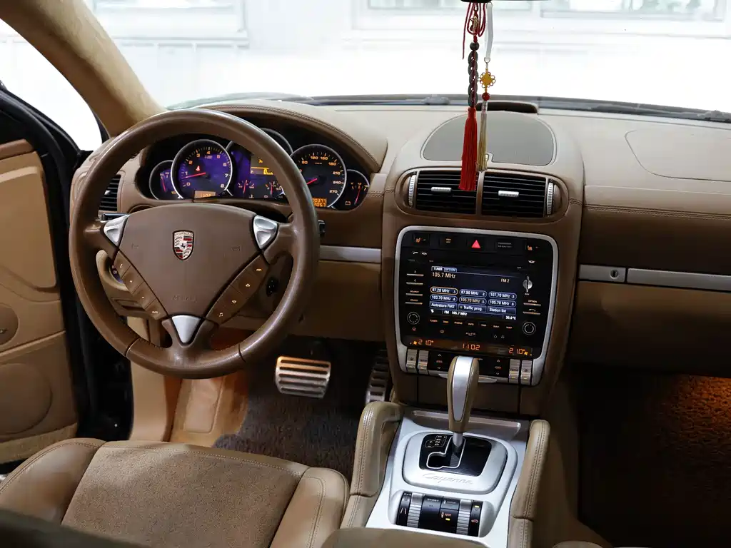 Porsche Cayenne — миниатюра 11