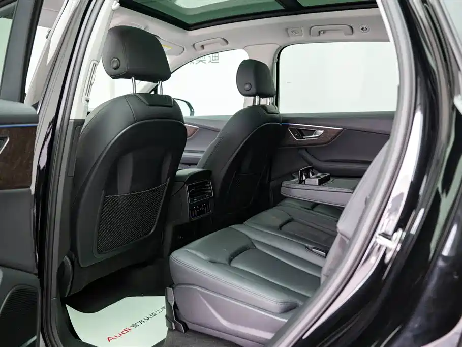 Audi Q7 2023 55 TFSI quattro S line Sport