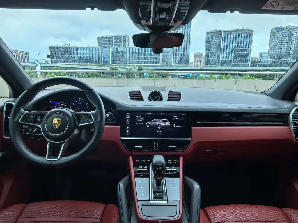 Porsche Cayenne — миниатюра 7