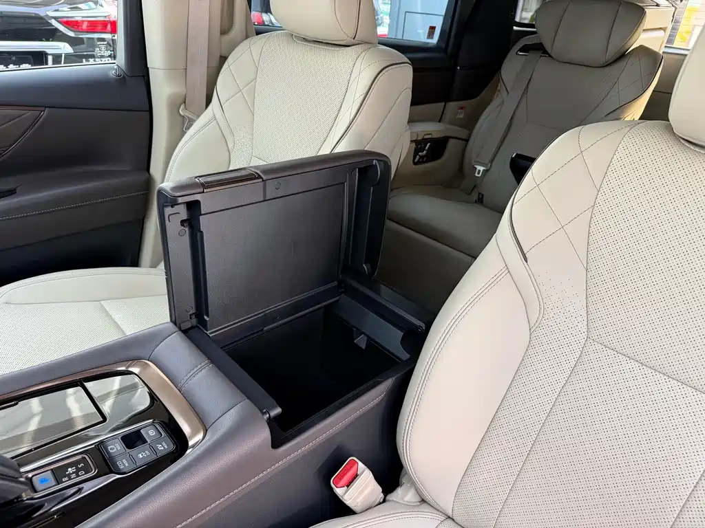 Toyota Vellfire — миниатюра 11