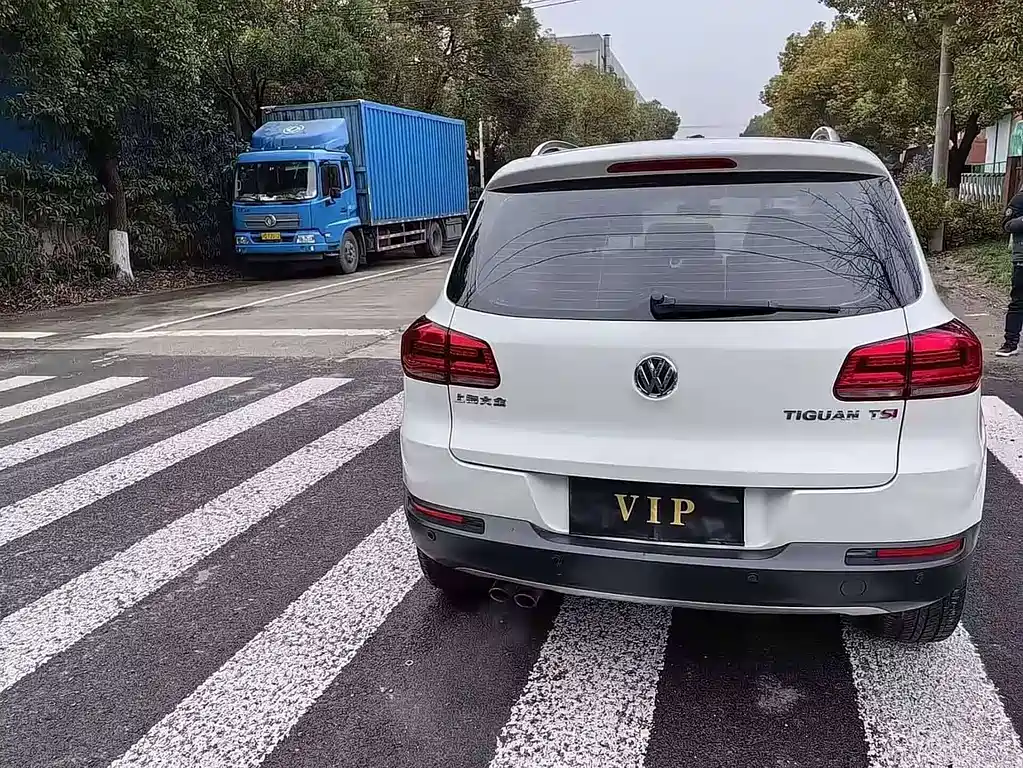 Volkswagen Tiguan 2015 1.8TSI AT Luxury