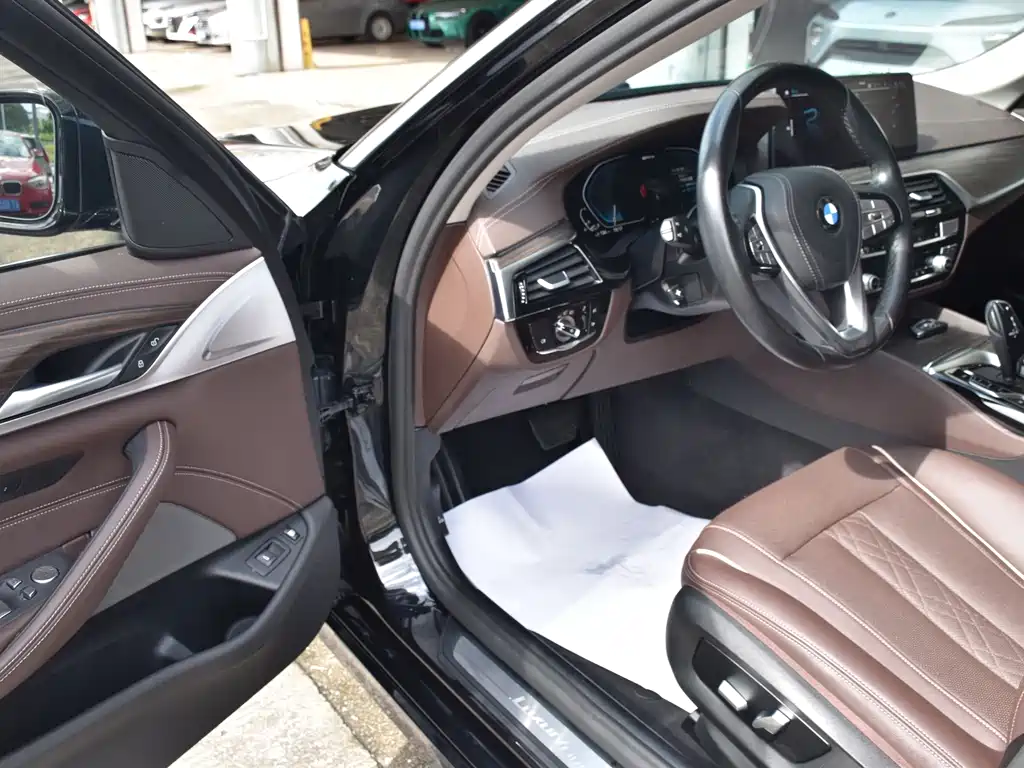 BMW 5 Series New Energy — миниатюра 6
