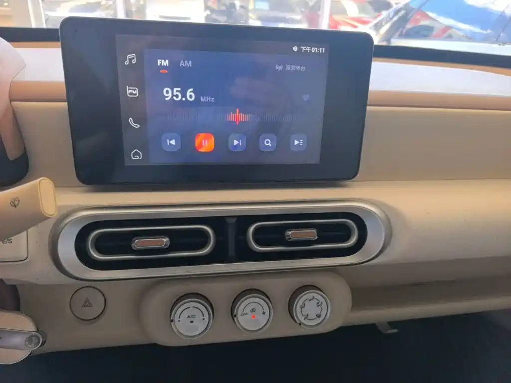 Wuling MINIEV — миниатюра 13