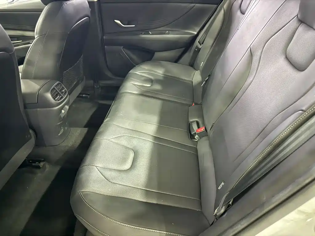 Hyundai Elantra — миниатюра 8