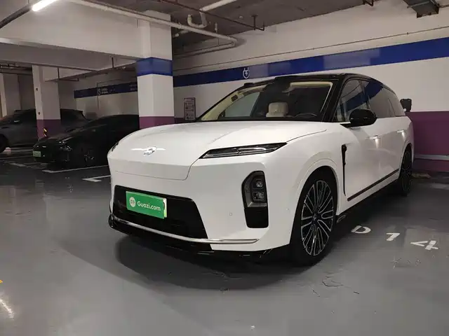2025 Nio ES8