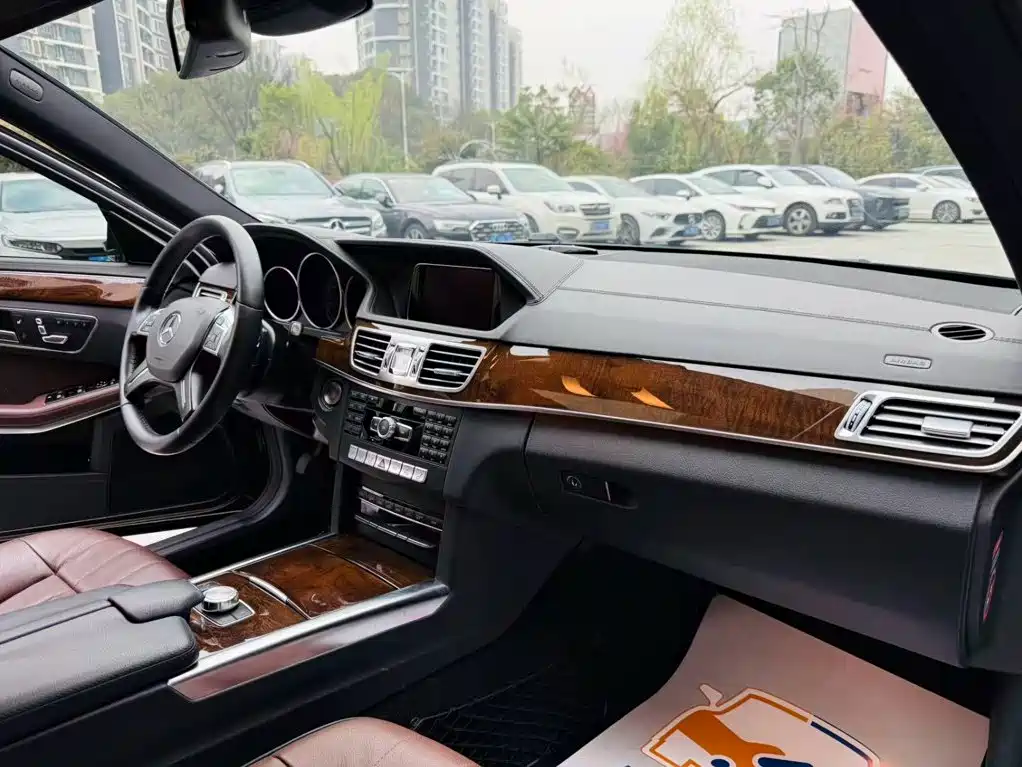 Mercedes-Benz E-Class — миниатюра 8