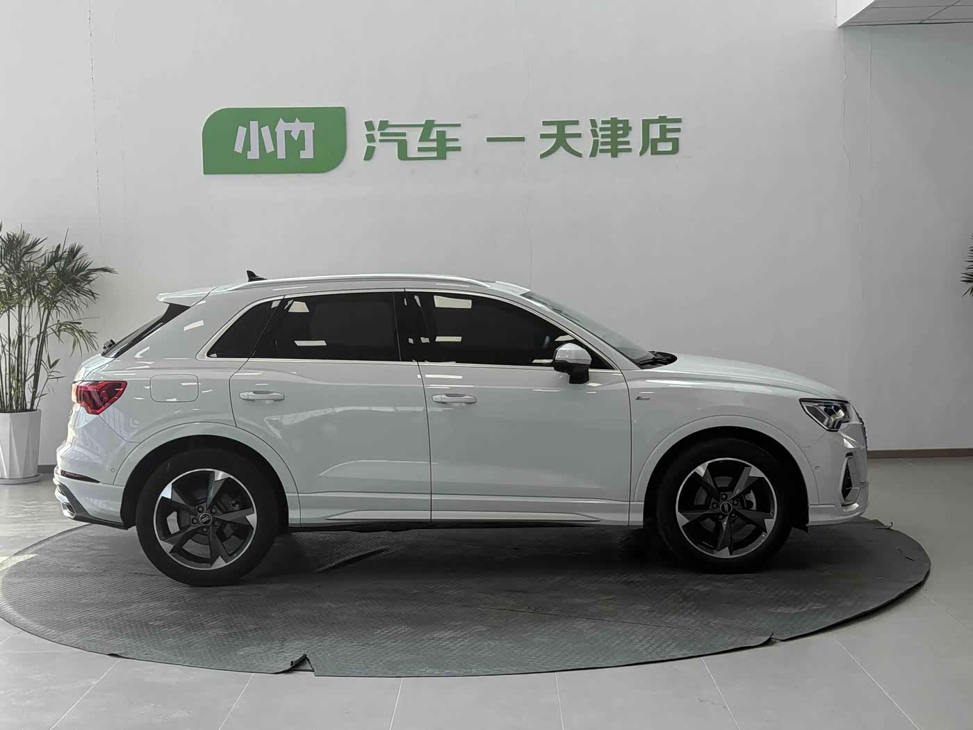 Audi Q3 1.4 л 2022 г. Белый, пробег 46000 км