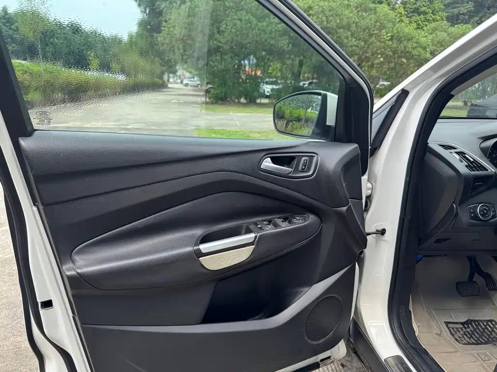 Ford Kuga — миниатюра 5