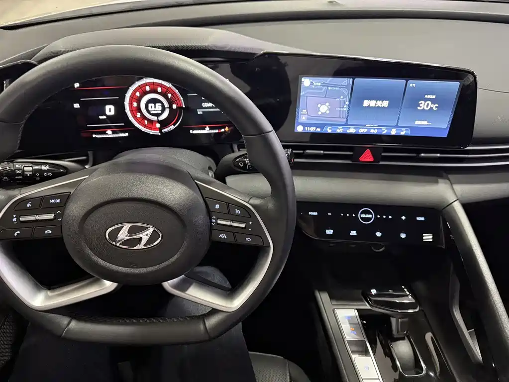 Hyundai Elantra — миниатюра 7