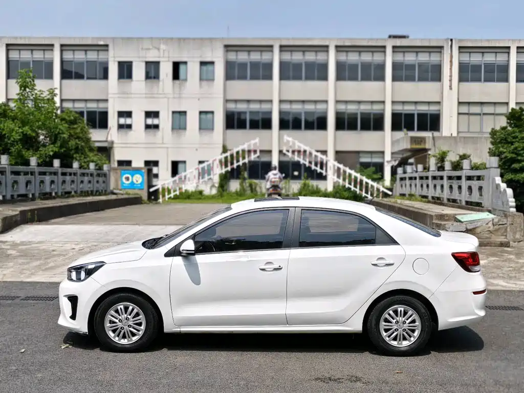 Kia Huanchi — миниатюра 7