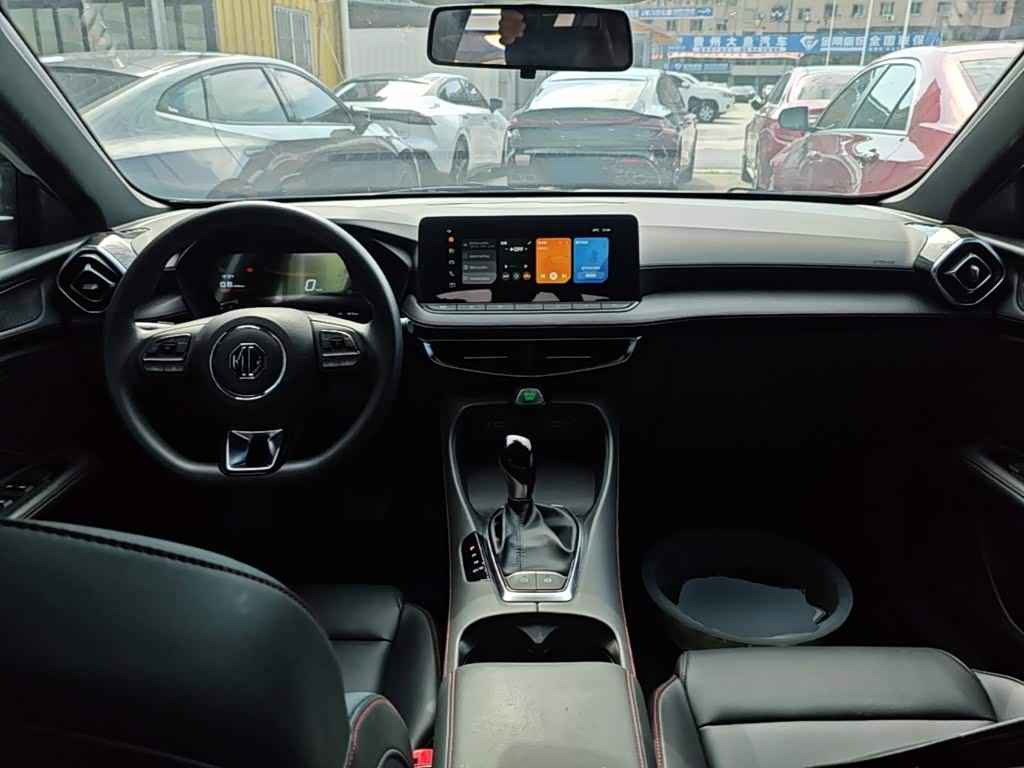 MG MG5 1.5 л 2025 г. Белый, пробег 4600 км