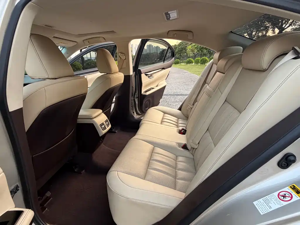 Lexus ES — миниатюра 12