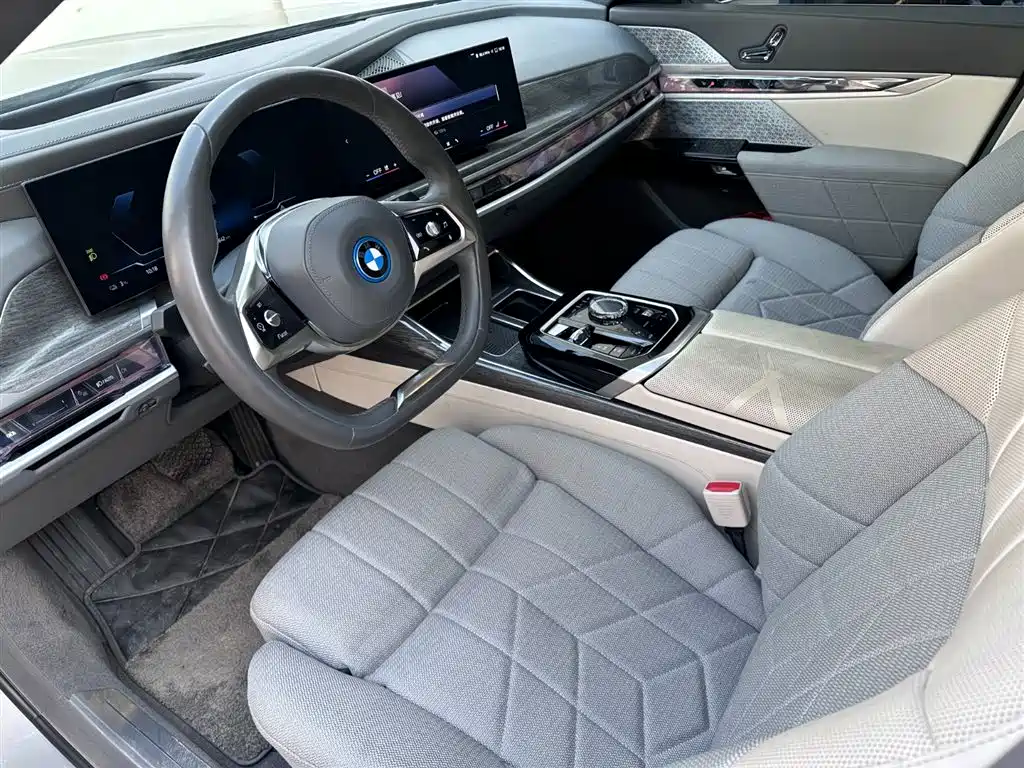 BMW i7 — миниатюра 8