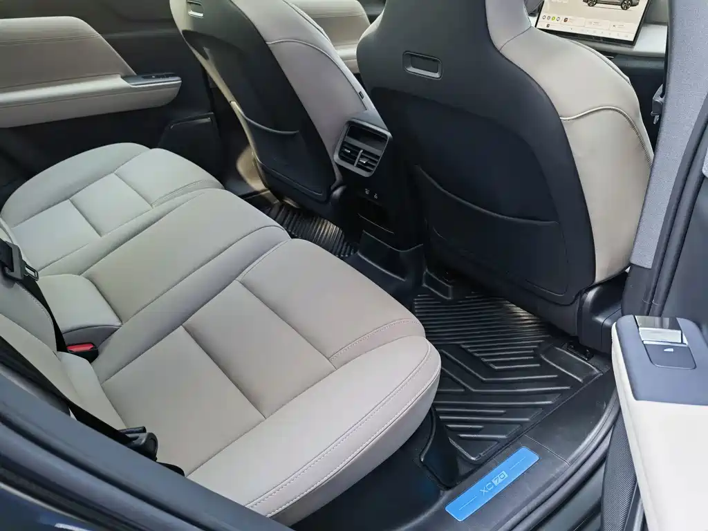 Volvo XC70 PHEV — миниатюра 16