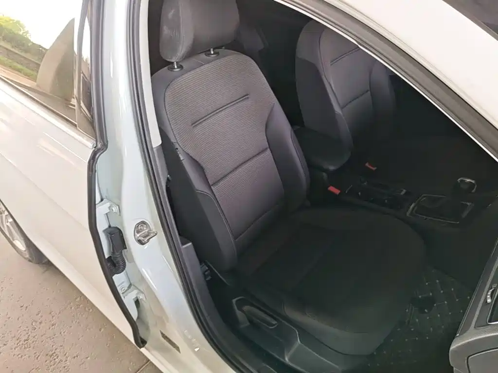 Volkswagen Golf — миниатюра 25