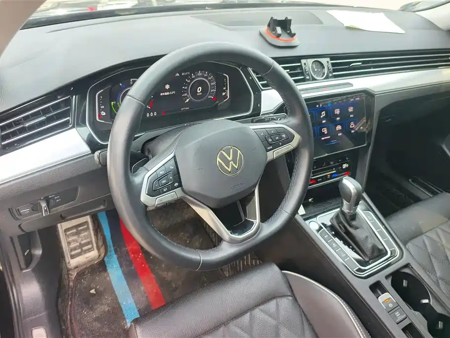 VOLKSWAGEN MAGOTAN GTE PLUG IN HYBRID