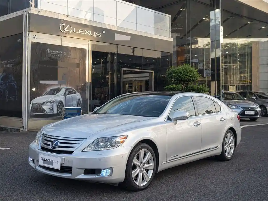 Lexus LS 2011