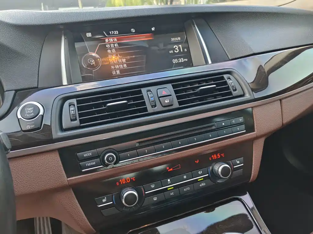 BMW 5 Series — миниатюра 13
