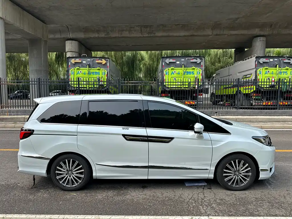 Honda Elysion — миниатюра 4