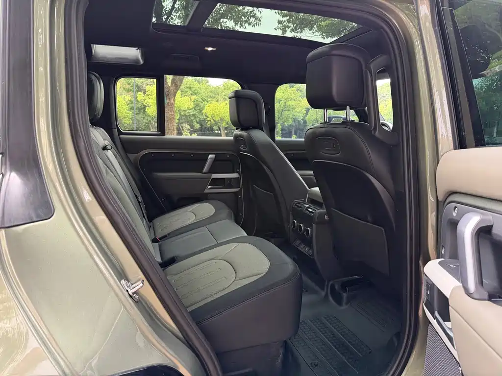 Land Rover Defender — миниатюра 8