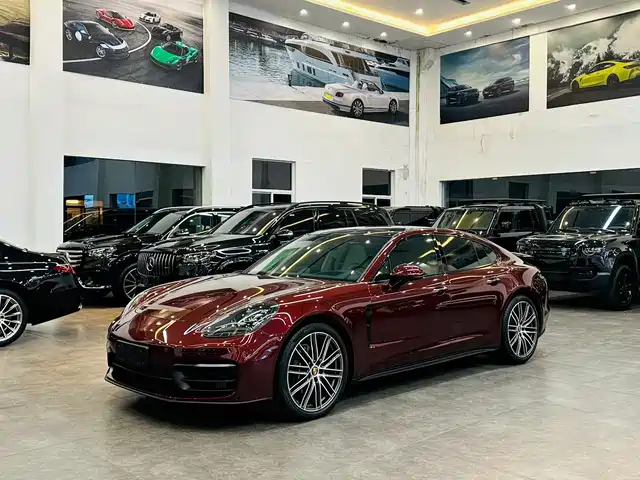 PORSCHE PANAMERA