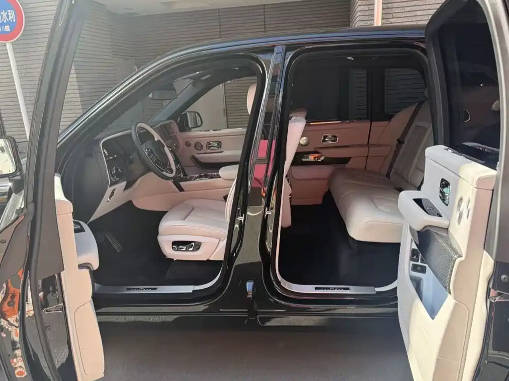 Rolls-Royce Cullinan 2025 Black Badge