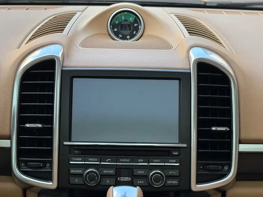 Porsche Cayenne — миниатюра 20