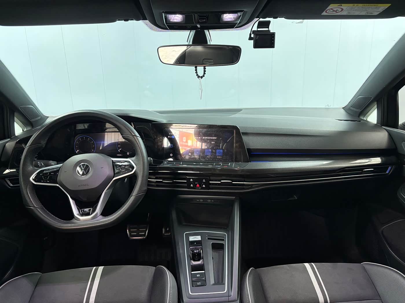 Volkswagen Golf 1.4 л 2023 г. Чёрный, пробег 19000 км