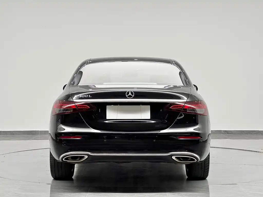 Mercedes-Benz E-Class — миниатюра 7