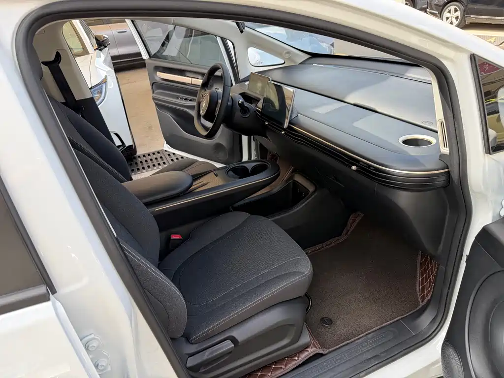 Baojun Yunduo — миниатюра 8