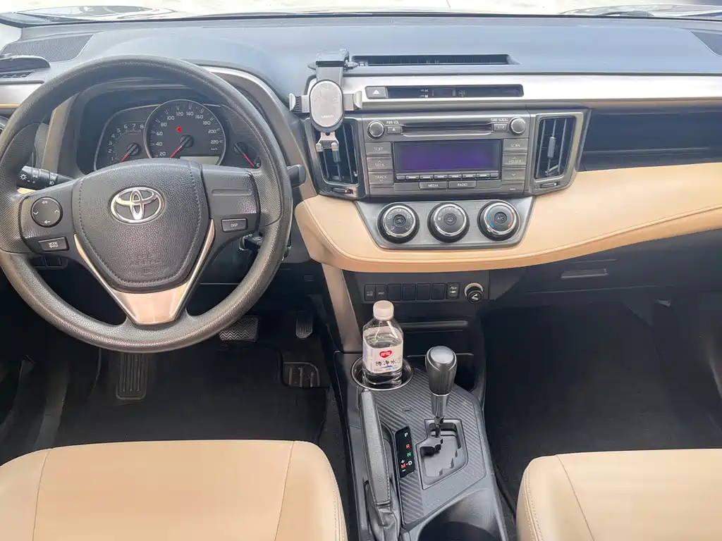 Toyota RAV4 — миниатюра 8