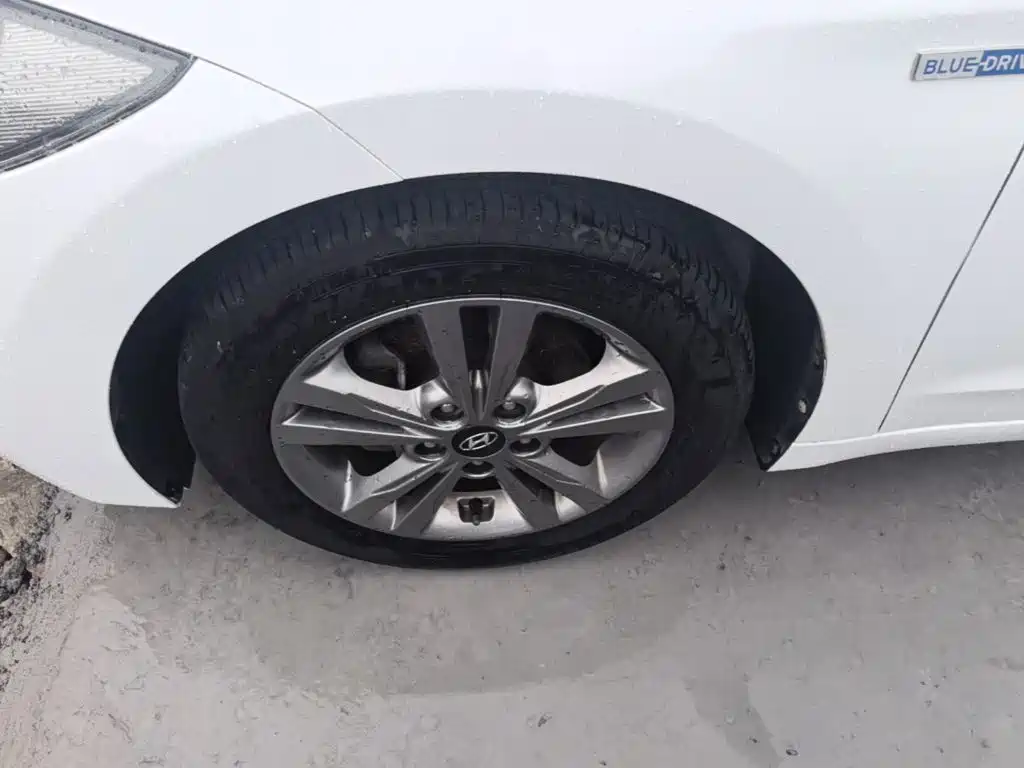 Hyundai Elantra — миниатюра 23