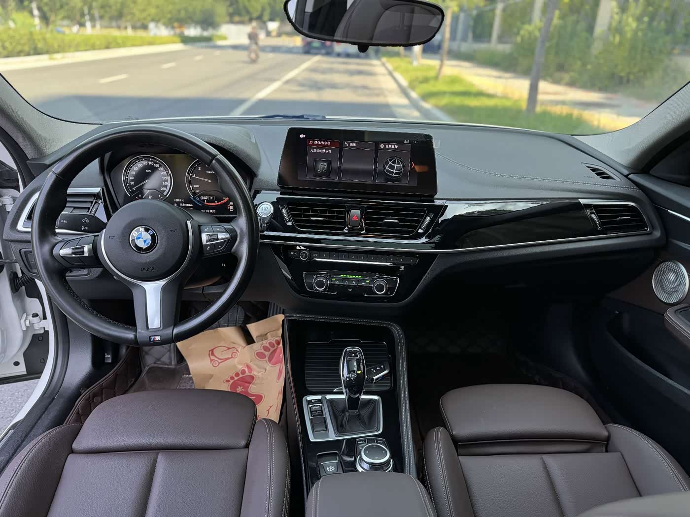 BMW 1 Series 1.5 л 2022 г. Белый, пробег 22000 км
