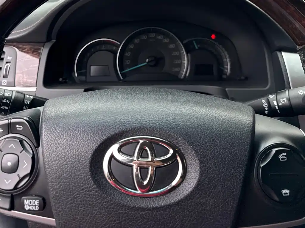 Toyota Camry — миниатюра 9