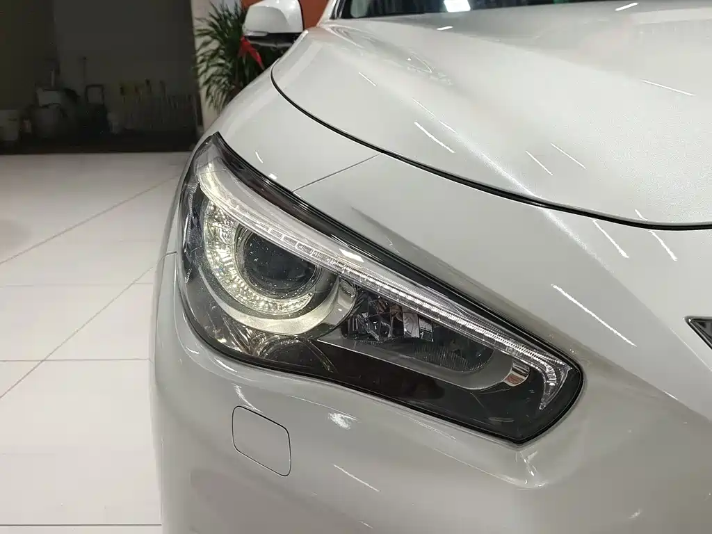 INFINITI Q50L