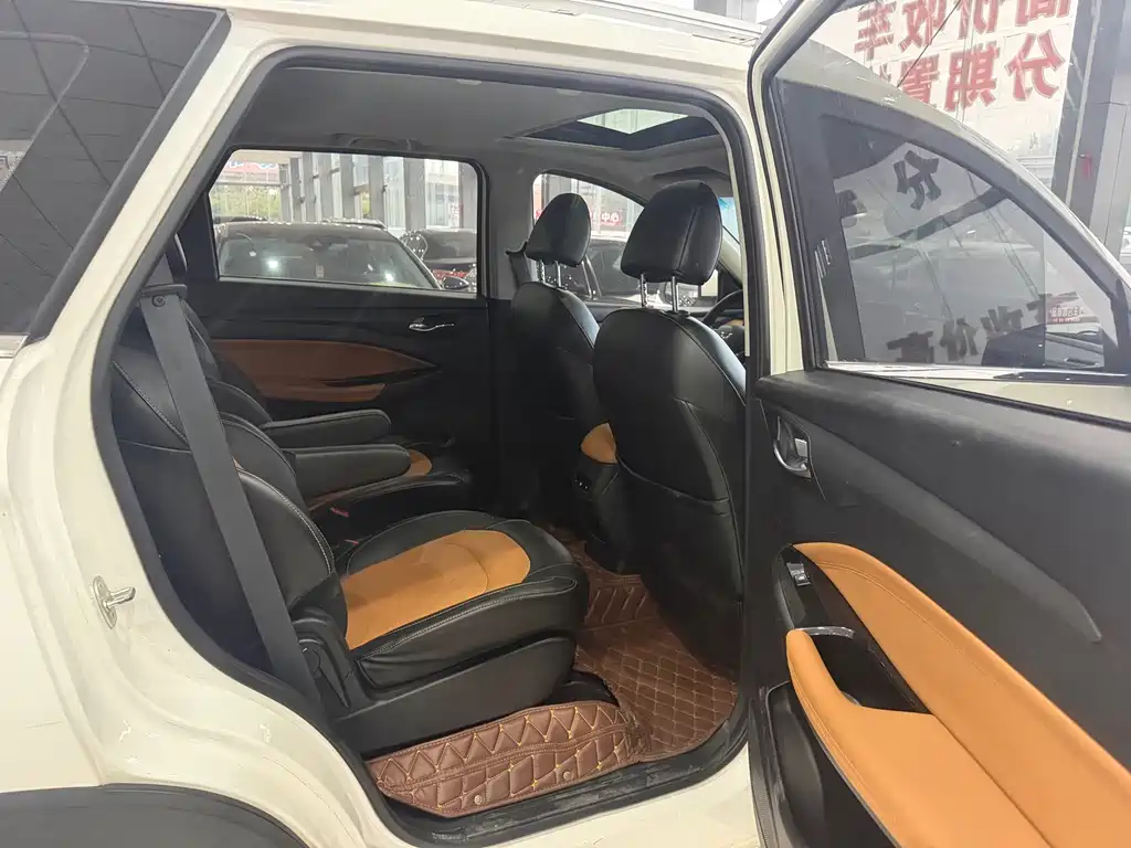 Wuling Hongguang S3 — миниатюра 8