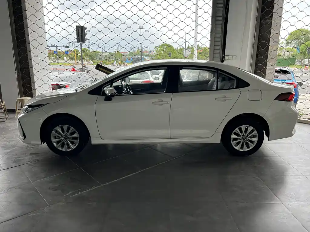 Toyota Corolla - фото 3