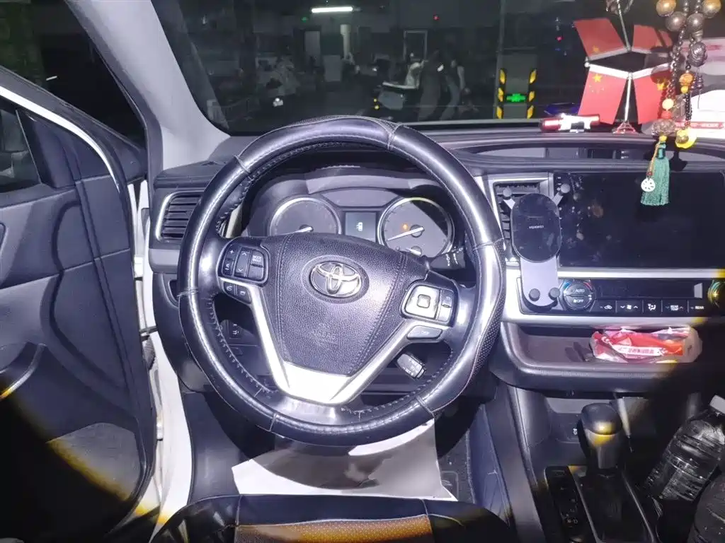 Toyota Highlander 2017 2.0T Luxury 7 мест