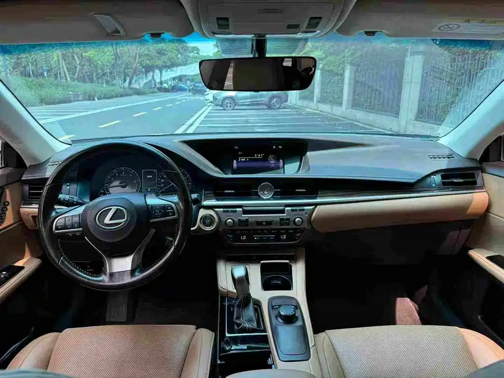 Lexus ES — миниатюра 7