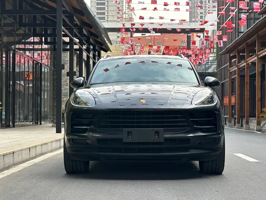 PORSCHE MACAN