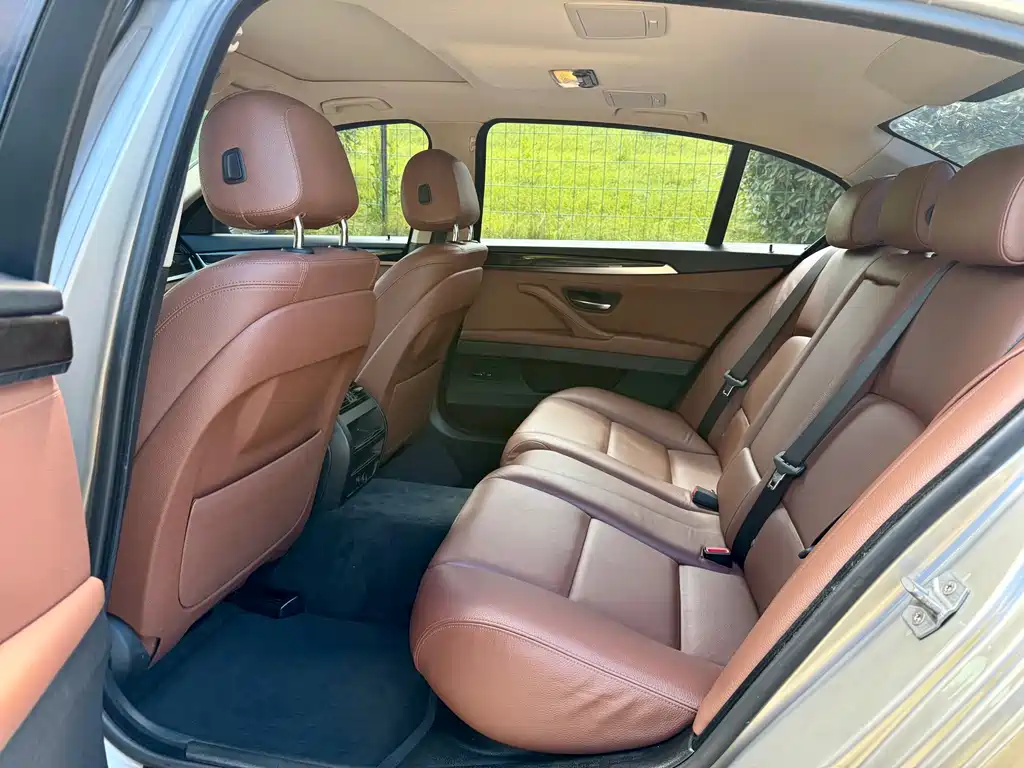 BMW 5 Series — миниатюра 11